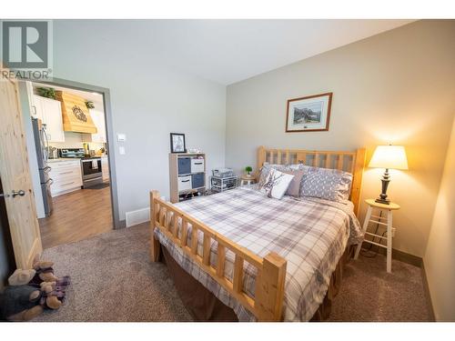 6385 3 Highway, Fernie, BC - Indoor Photo Showing Bedroom