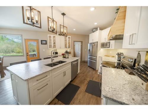 6385 Highway 3, Fernie, BC - Indoor Photo Showing Kitchen With Double Sink With Upgraded Kitchen