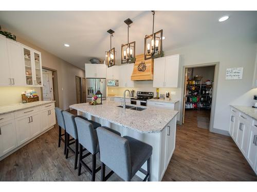 6385 Highway 3, Fernie, BC - Indoor Photo Showing Kitchen With Upgraded Kitchen