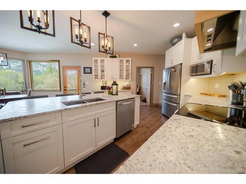 6385 Highway 3, Fernie, BC - Indoor Photo Showing Kitchen With Double Sink