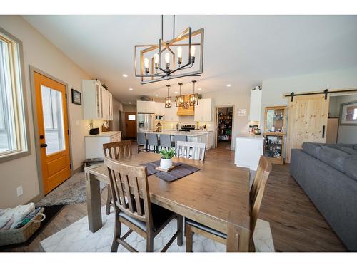 6385 Highway 3, Fernie, BC - Indoor Photo Showing Dining Room