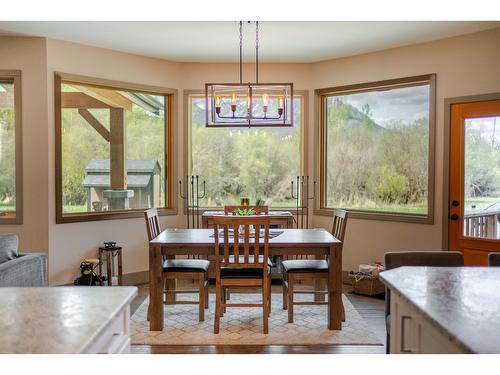 6385 Highway 3, Fernie, BC - Indoor Photo Showing Dining Room