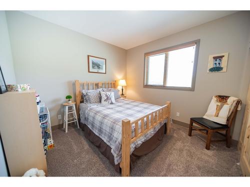 6385 Highway 3, Fernie, BC - Indoor Photo Showing Bedroom