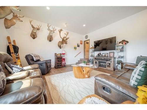 6385 Highway 3, Fernie, BC - Indoor Photo Showing Living Room With Fireplace