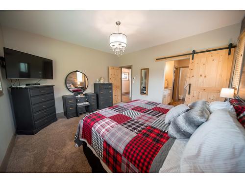 6385 Highway 3, Fernie, BC - Indoor Photo Showing Bedroom