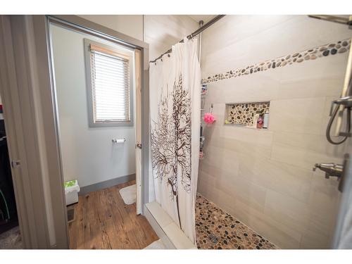 6385 Highway 3, Fernie, BC - Indoor Photo Showing Bathroom