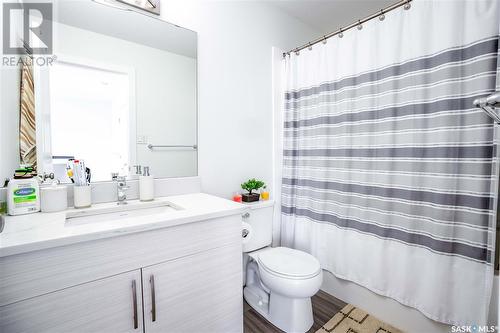 Street 1701 West Market Street, Regina, SK - Indoor Photo Showing Bathroom