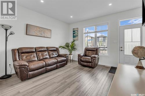 Street 1701 West Market Street, Regina, SK - Indoor Photo Showing Living Room