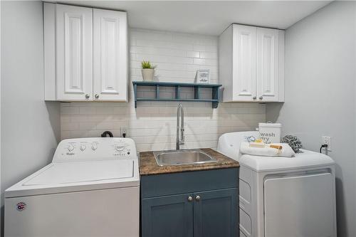 135 Edgemont Street S, Hamilton, ON - Indoor Photo Showing Laundry Room