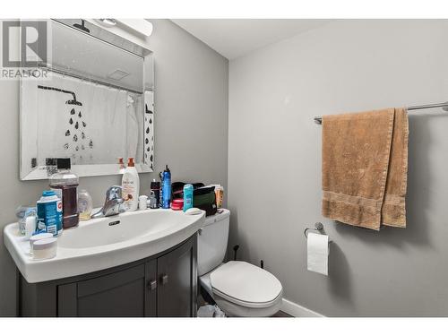 270-272 Woods Road, Kelowna, BC - Indoor Photo Showing Bathroom