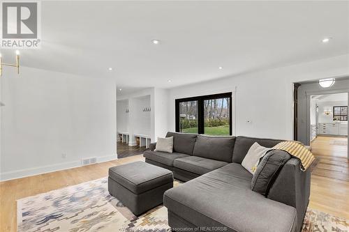1300 Tanglewood, Lasalle, ON - Indoor Photo Showing Living Room