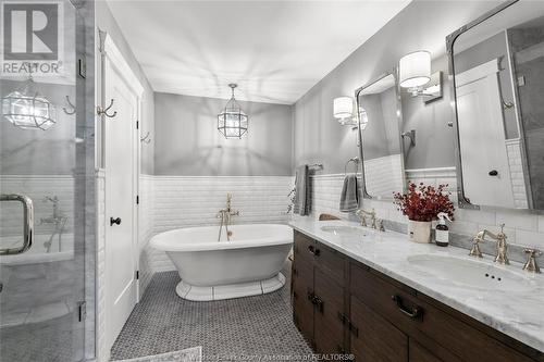 1300 Tanglewood, Lasalle, ON - Indoor Photo Showing Bathroom