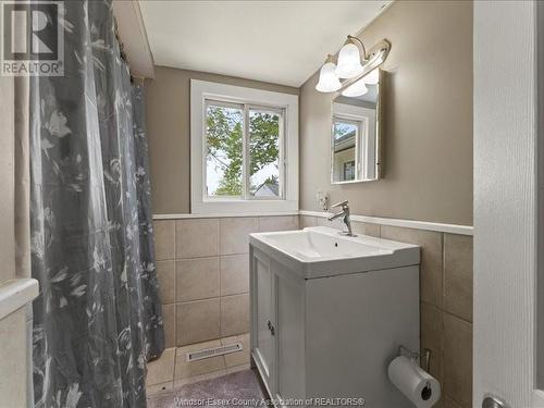 3045 Arner Townline, Essex, ON - Indoor Photo Showing Bathroom