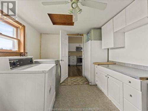 3045 Arner Townline, Essex, ON - Indoor Photo Showing Laundry Room