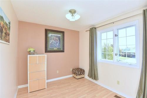 #2 bedroom located at the front of home - 110 Highbury Drive, Stoney Creek, ON - Indoor Photo Showing Other Room