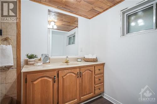 1501 Edgecliffe Avenue, Ottawa, ON - Indoor Photo Showing Bathroom