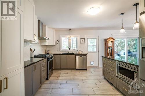 1501 Edgecliffe Avenue, Ottawa, ON - Indoor Photo Showing Kitchen With Upgraded Kitchen