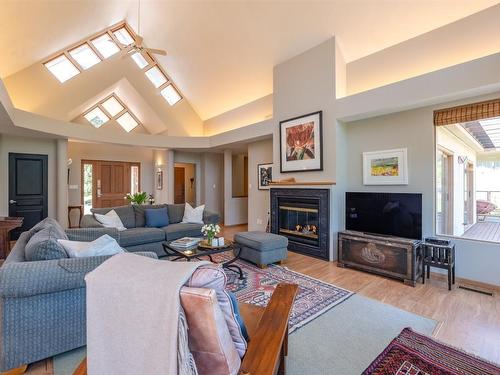 230 Ponderosa Avenue, Kaleden, BC - Indoor Photo Showing Living Room With Fireplace