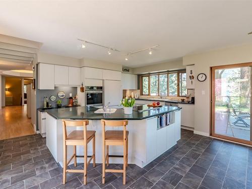 230 Ponderosa Avenue, Kaleden, BC - Indoor Photo Showing Kitchen