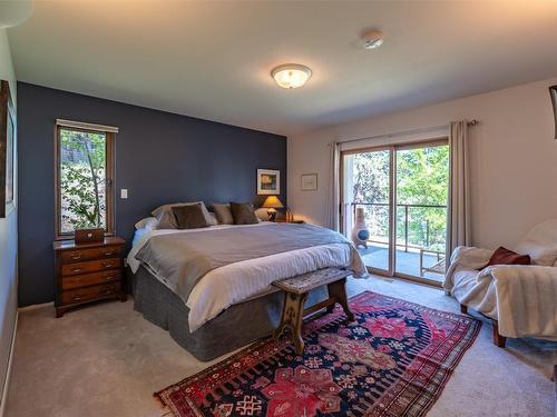 230 Ponderosa Avenue, Kaleden, BC - Indoor Photo Showing Bedroom