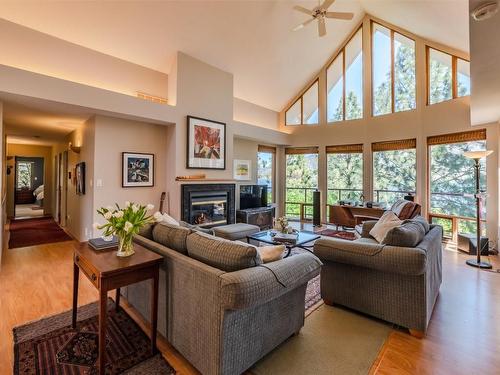 230 Ponderosa Avenue, Kaleden, BC - Indoor Photo Showing Living Room With Fireplace