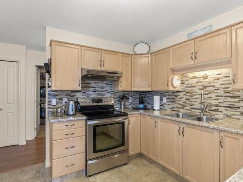 209-3854 Brown Road, West Kelowna, BC - Indoor Photo Showing Kitchen With Double Sink