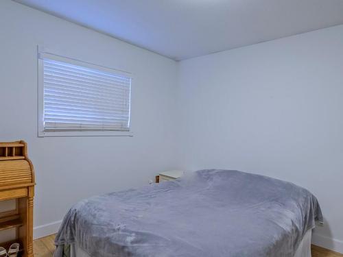 633 Glenwood Avenue, Kelowna, BC - Indoor Photo Showing Bedroom