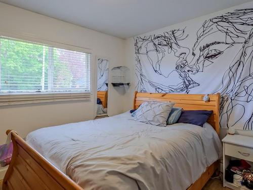 633 Glenwood Avenue, Kelowna, BC - Indoor Photo Showing Bedroom