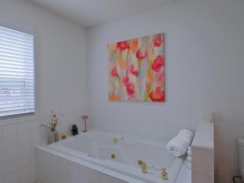 633 Glenwood Avenue, Kelowna, BC - Indoor Photo Showing Bathroom