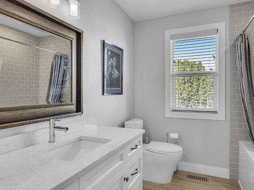 2428 Thacker Drive, West Kelowna, BC - Indoor Photo Showing Bathroom