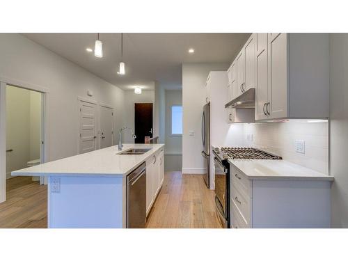 1428 Tower Ranch Drive, Kelowna, BC - Indoor Photo Showing Kitchen With Double Sink With Upgraded Kitchen