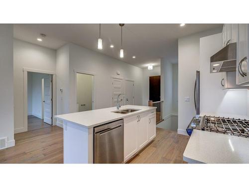 1428 Tower Ranch Drive, Kelowna, BC - Indoor Photo Showing Kitchen With Double Sink With Upgraded Kitchen