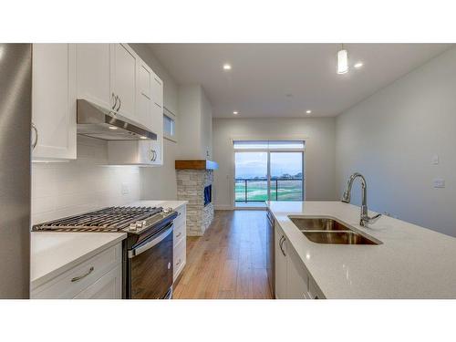 1428 Tower Ranch Drive, Kelowna, BC - Indoor Photo Showing Kitchen With Double Sink With Upgraded Kitchen