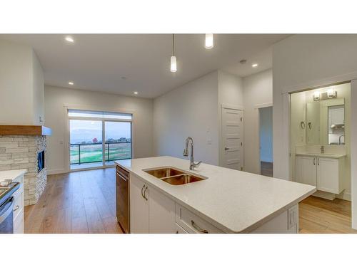 1428 Tower Ranch Drive, Kelowna, BC - Indoor Photo Showing Kitchen With Double Sink