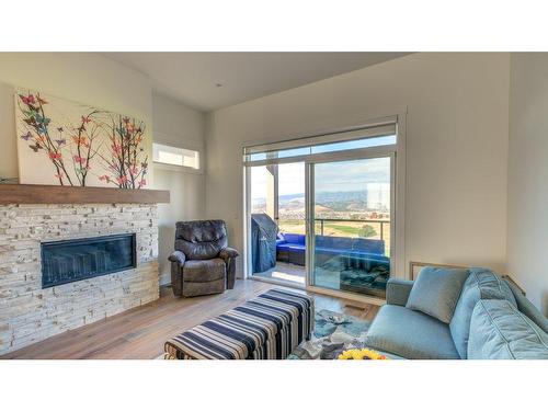 1428 Tower Ranch Drive, Kelowna, BC - Indoor Photo Showing Living Room With Fireplace