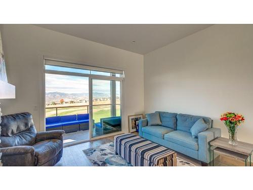 1428 Tower Ranch Drive, Kelowna, BC - Indoor Photo Showing Living Room