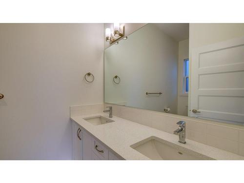 1428 Tower Ranch Drive, Kelowna, BC - Indoor Photo Showing Bathroom