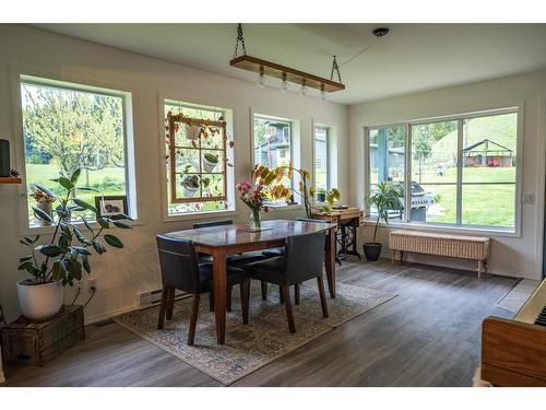 3064 Upper Slocan Park Road, Slocan Park, BC - Indoor Photo Showing Dining Room