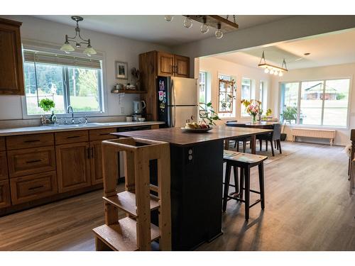 3064 Upper Slocan Park Road, Slocan Park, BC - Indoor Photo Showing Dining Room