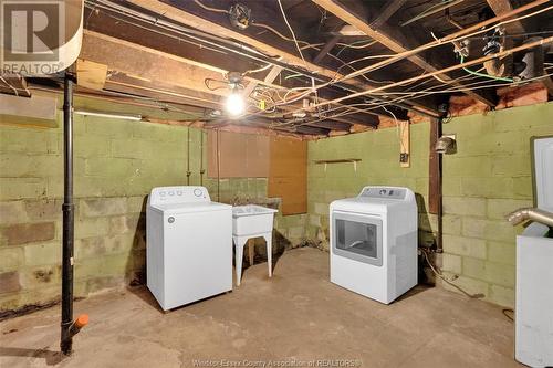 1135 Church, Windsor, ON - Indoor Photo Showing Laundry Room