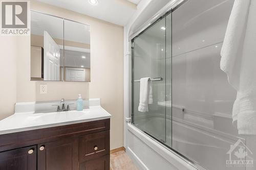 8 Randall James Drive, Ottawa, ON - Indoor Photo Showing Bathroom