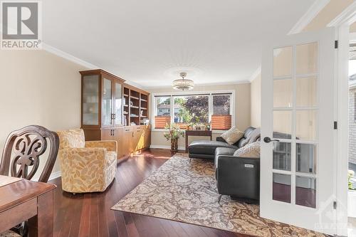 8 Randall James Drive, Ottawa, ON - Indoor Photo Showing Living Room