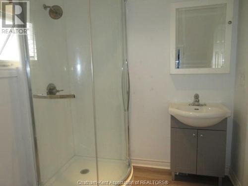 53 Selkirk Street, Chatham, ON - Indoor Photo Showing Bathroom