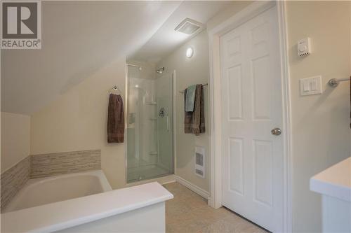 40 Laurier Drive, Morrisburg, ON - Indoor Photo Showing Bathroom