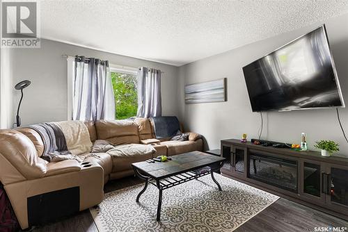 349 Arthur Street, Regina, SK - Indoor Photo Showing Living Room