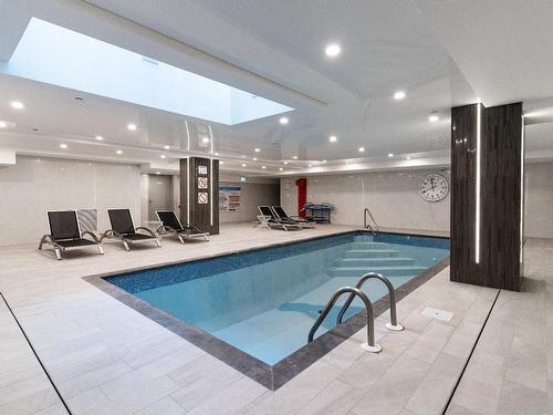 Piscine - 2503-1188 Av. Union, Montréal (Ville-Marie), QC - Indoor Photo Showing Other Room With In Ground Pool