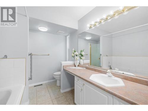 550 Yates Road Unit# 135, Kelowna, BC - Indoor Photo Showing Bathroom