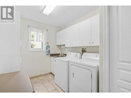 550 Yates Road Unit# 135, Kelowna, BC - Indoor Photo Showing Laundry Room