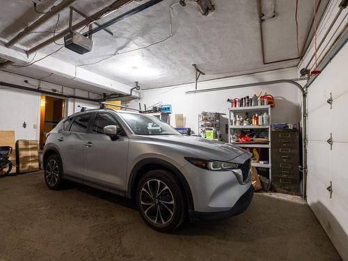 Garage - 4795 Av. Victoria, Montréal (Côte-Des-Neiges/Notre-Dame-De-Grâce), QC - Indoor Photo Showing Garage