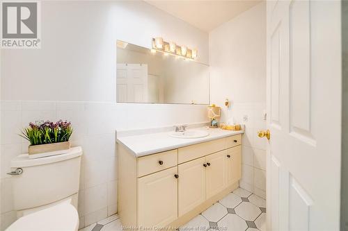 12070 Cranbrook Crescent, Tecumseh, ON - Indoor Photo Showing Bathroom